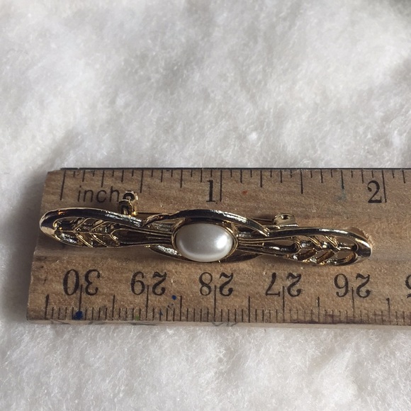 Vintage 80’s Gold and Pearl Pin - Picture 3 of 3
